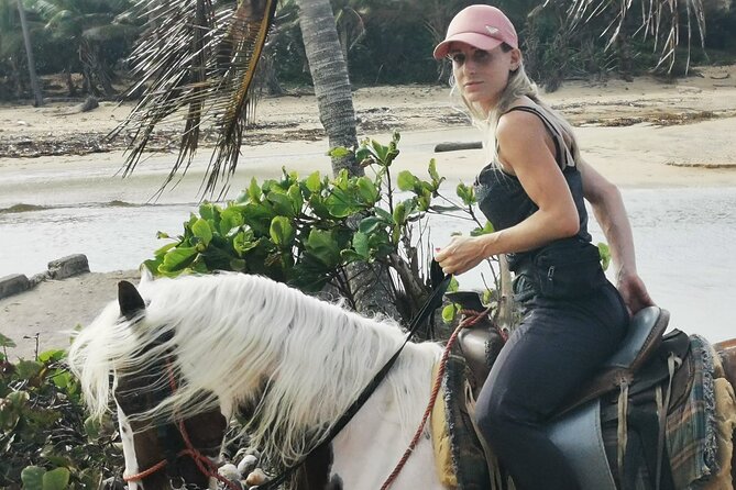 Horse Riding Experience through El Limon Beach - The village section gives the ride its local feel