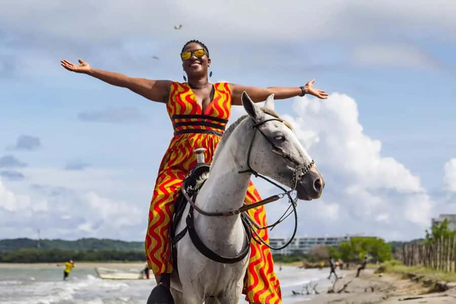 HORSE TOUR IN CARTAGENA BEACH - What happens when you arrive at Manzanillo del Mar