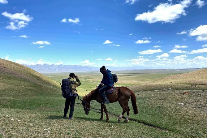 Horseback Riding in Alay Valley - Riding into the Alay Valley from Sary-Mogol