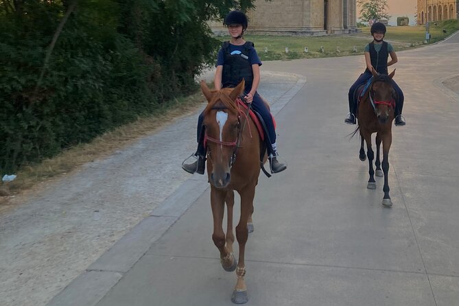 Horseback riding in the hills of Montepulciano in Tuscany - A family farm, not a polished show