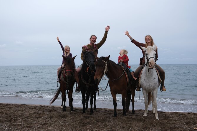 Horseback Riding on the Beach and through the Forest - A closer look at the guide support
