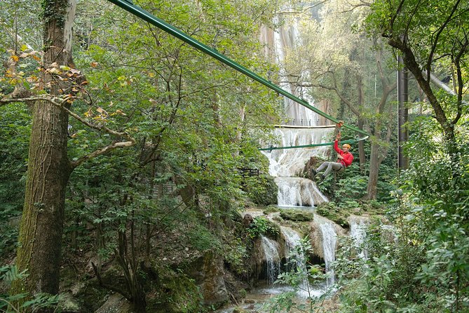IBO Roller Zip in Cola de Caballo - Suspension bridges make the outing more than one quick flight