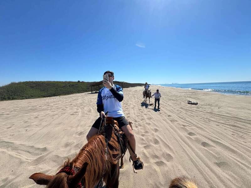 Jungle and beach horseback ride + lunch + mezcal - Reaching the beach on horseback