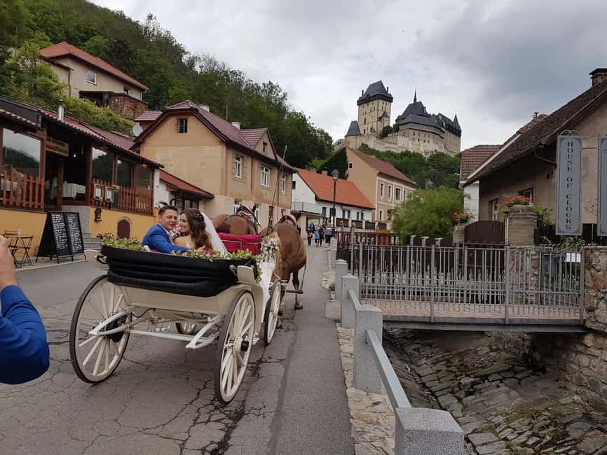 Karlštejn castle by horse carriage - A horse-drawn approach to Karlštejn Castle