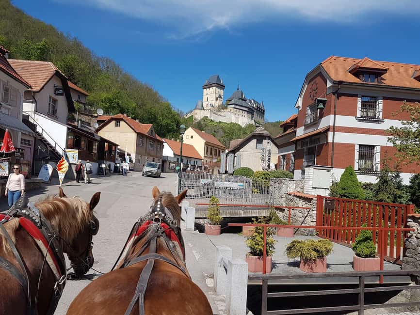 Karlštejn castle by horse carriage - What the 30-minute route feels like