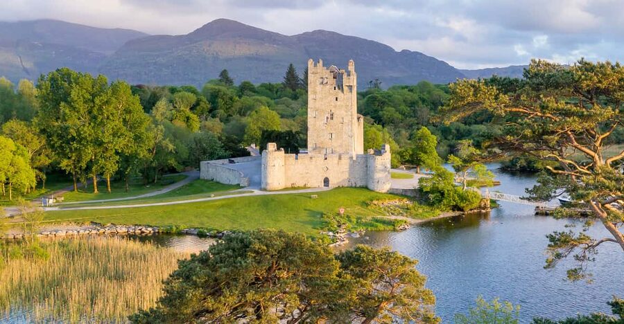 Killarney: Gap of Dunloe Pony, Trap & Traditional Boat Tour - Kate Kearney’s Cottage and the seven-mile pony ride