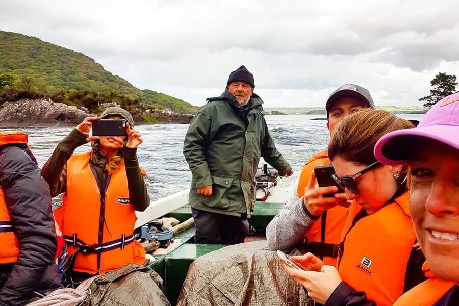 Killarney: Gap of Dunloe Pony, Trap & Traditional Boat Tour - The stop at Lord Brandon’s Cottage