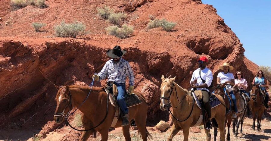 Las Vegas: Horseback Riding Tour - Leaving the Las Vegas Strip for Rainbow Gardens