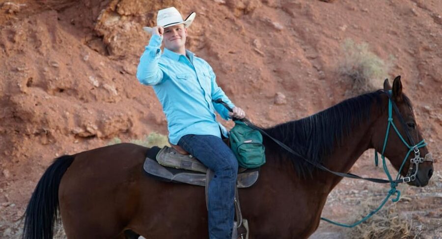 Las Vegas: Horseback Riding Tour with Lunch - Red rock trails and mountain views