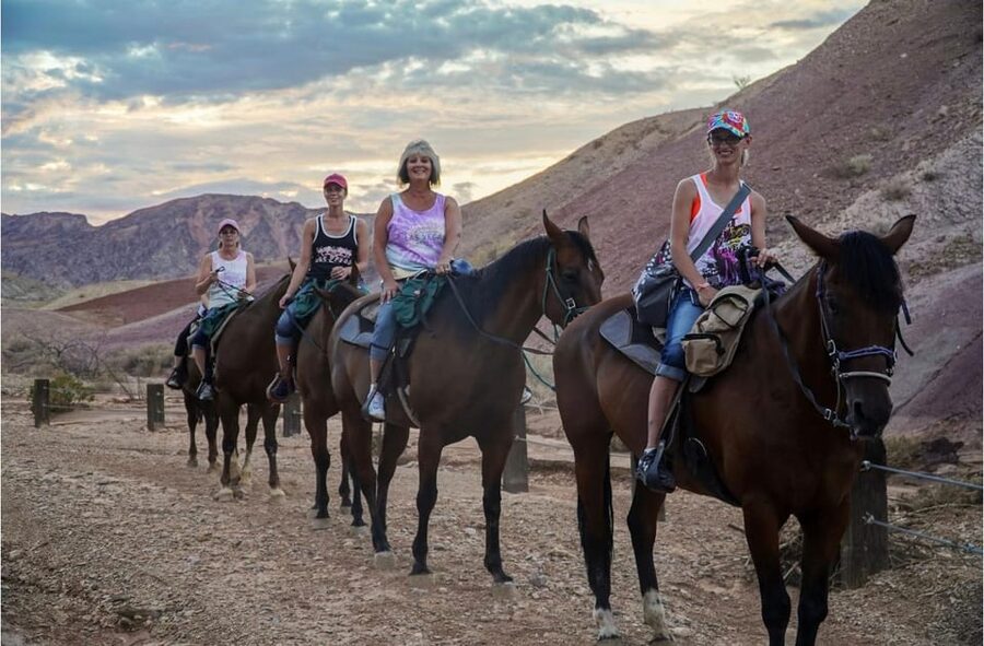 Las Vegas: Horseback Riding Tour with Lunch - Lunch with a cowboy-style menu