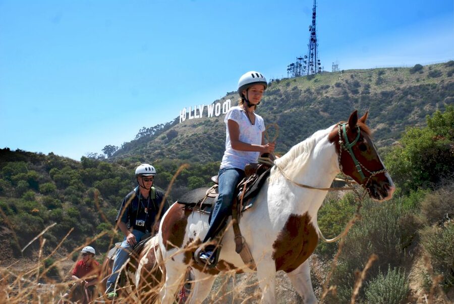Los Angeles: 2-Hour Hollywood Trail Horseback Riding Tour - Meeting the horses and getting ready to ride