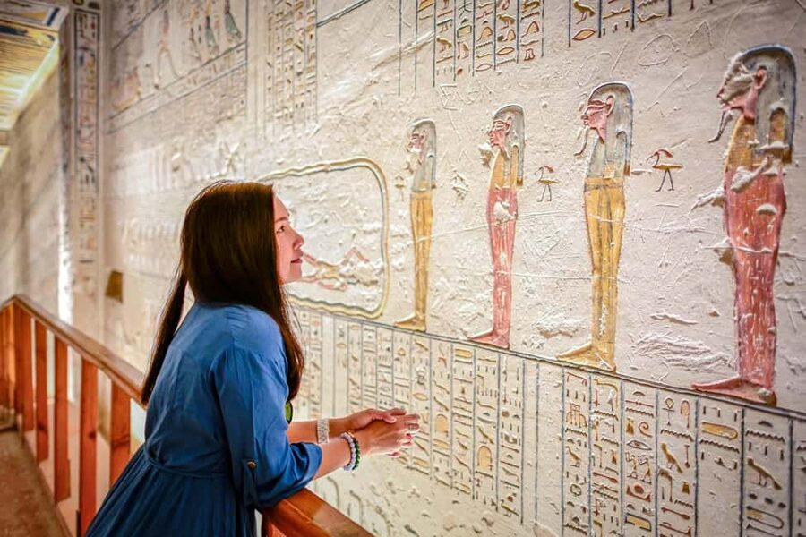 Luxor: Private Full-Day Customized Tour With Carriage Ride - A traditional horse carriage through Luxor