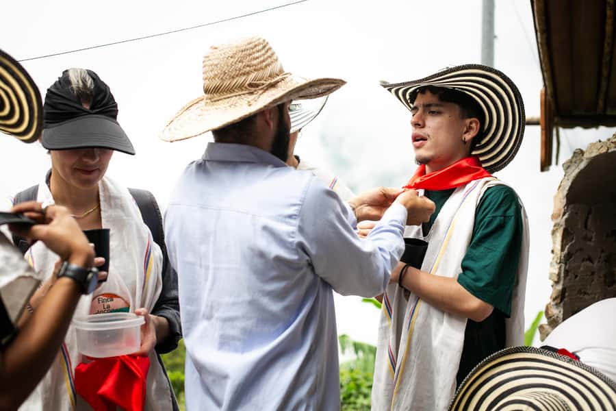 Medellin: Coffee Tour, Horseback Arrival, and Sugar Cane - Lunch with a mountain view