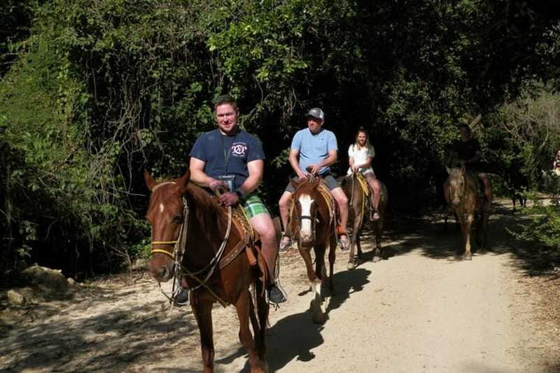 Mismaloya Jalisco: Rancho Manolo Horseback Tour - Riding from Mismaloya toward Jardín de Edén