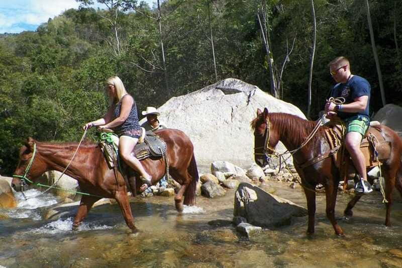 Mismaloya Jalisco: Rancho Manolo Horseback Tour - The dirt-road section and passing traffic