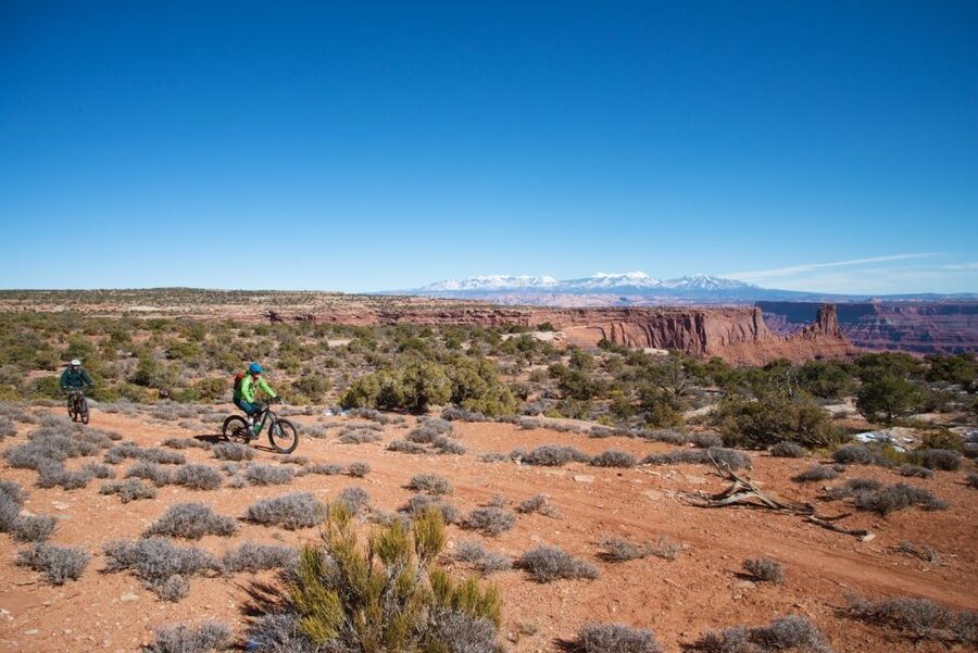 Moab: Dead Horse Point Singletrack Mountain Biking Tour - The full-day route adds lunch and tougher trails