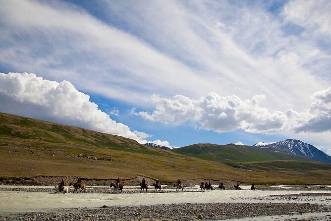 Mongolia Nomad Trek • On-Foot & Horseback ~ 15 Day - Tuvan culture and ancient rock art