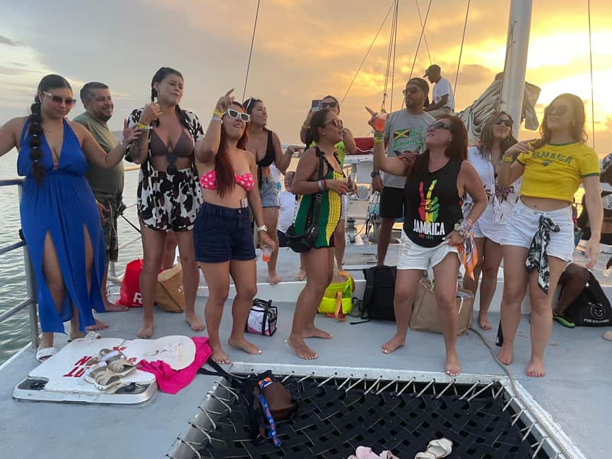 Montego Bay: ATV, Zipline, Catamaran, and Horseback Tour - Jamaican lunch with an ocean view