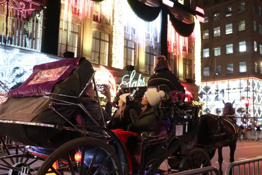 NYC: Magical Christmas Lights Carriage Ride - Saks Fifth Avenue puts on the big show