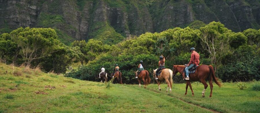 Oahu: Kualoa Hills and Valleys Horseback Riding Tour - Key points to know before booking