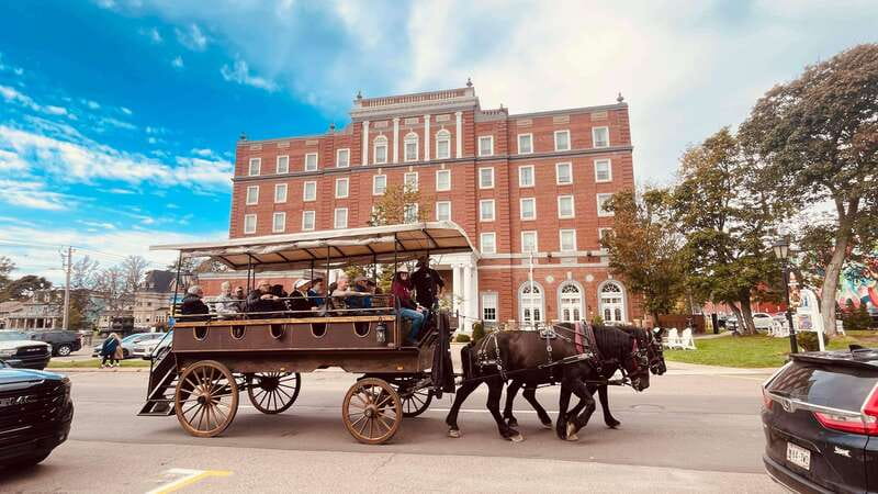 Prince Edward Island: Horse-Drawn Carriage Tour - Seeing Province House at Carriage Speed
