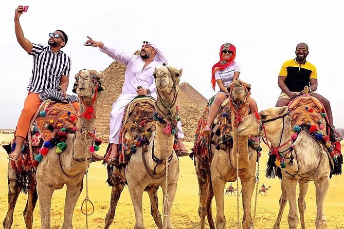 Private Camel or Horse Ride around the Giza Pyramids - Camel or horse: pick the ride that fits you