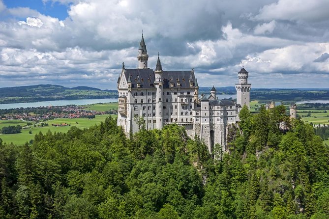 Private Guided Day Trip to Castle Neuschwanstein incl. Carriage Horse Ride - Neuschwanstein is the day’s main event