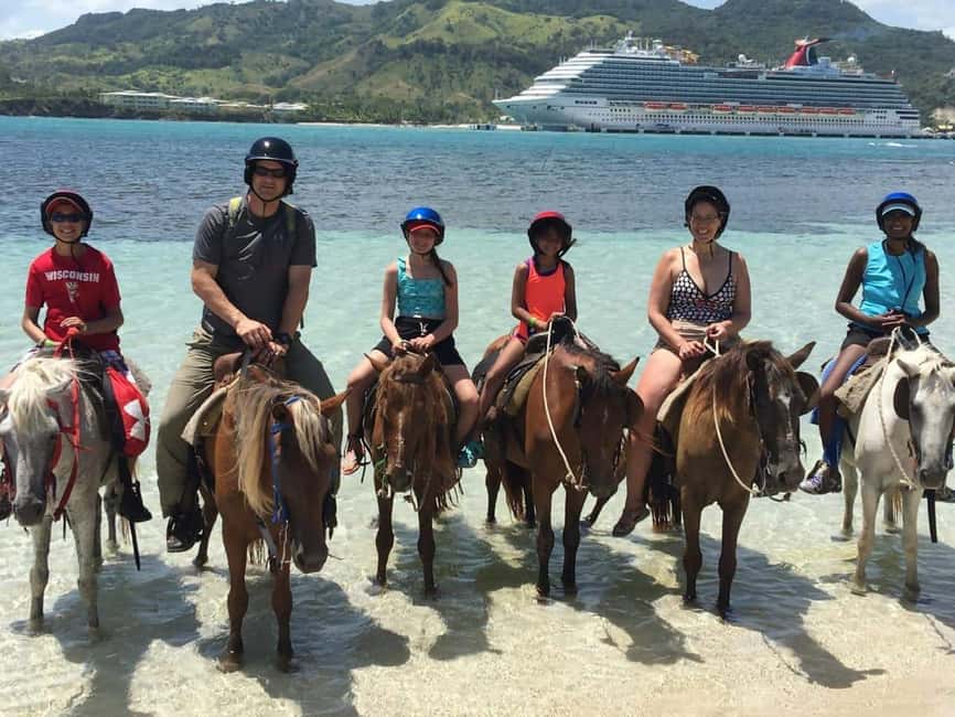 Puerto Plata: Horseback Riding Tour - Riding from Puerto Plata countryside to Playa Maimon