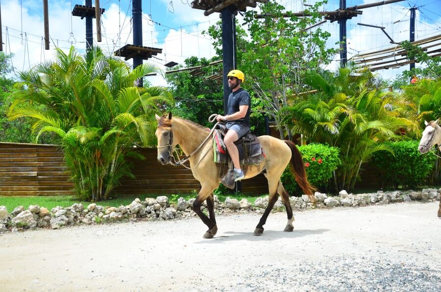 Punta Cana: Bávaro Adventure Park Horse Riding & Waterfalls - Dominican lunch after the activities