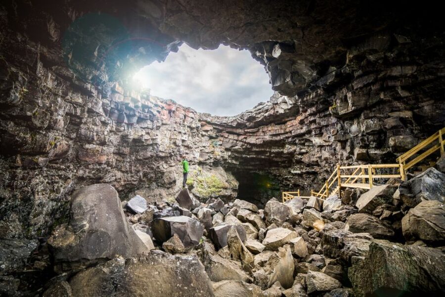 Reykjavik: Lava Cave, Hot Springs, Horses & Waterfalls Tour - Reykholt and Snorralaug add the human story