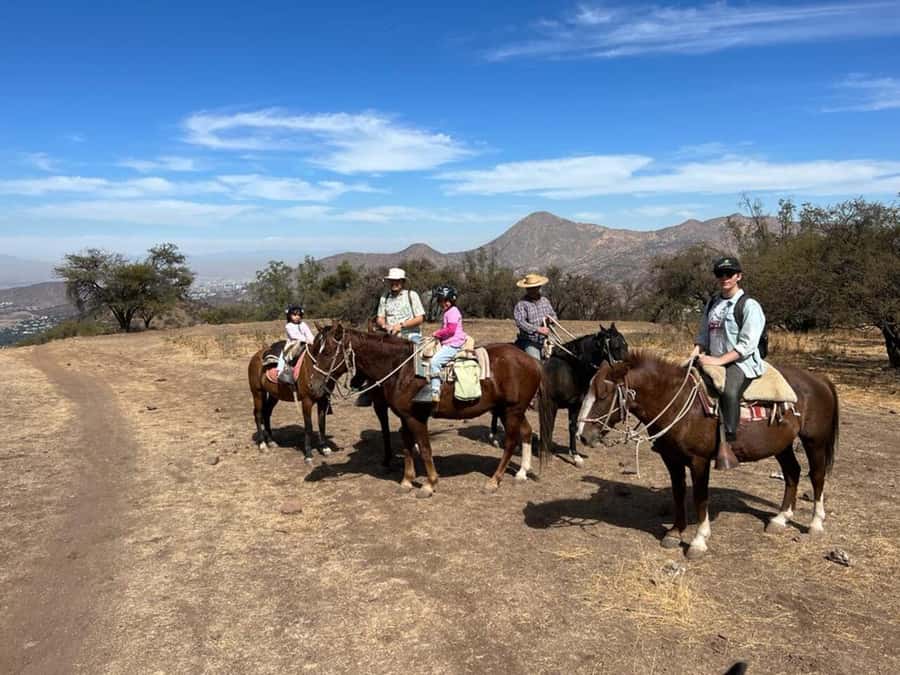 Santiago: Private Andes Foothills Horseback Riding. Half day - Reaching the plateau and the big Andes view
