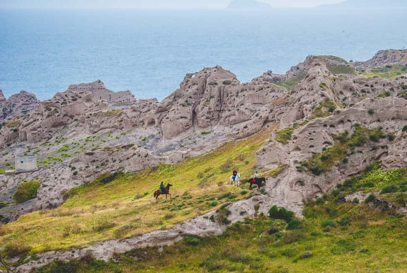 Santorini: Extreme Horse Safari with Beach Gallop - Photography and the small-group setup