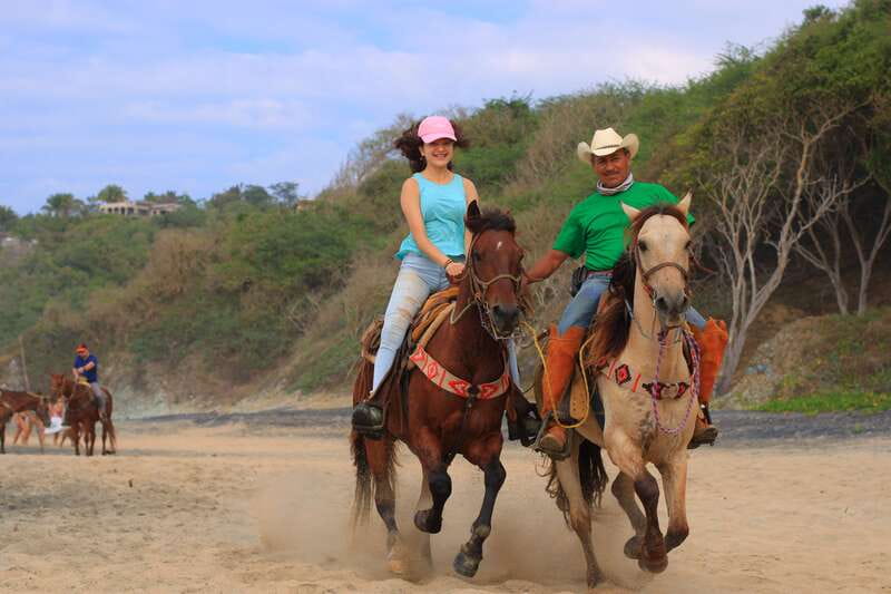 Sayulita: Horseback Riding Tour - Reaching Sayulita’s beach