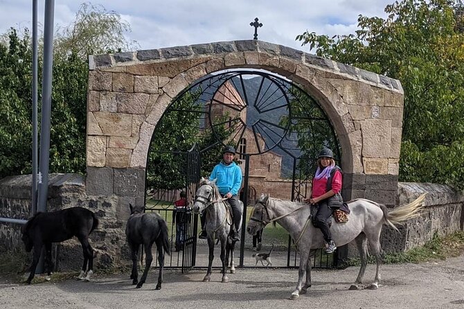 Scenic Trail Rides - Cantering Back Toward Dsegh