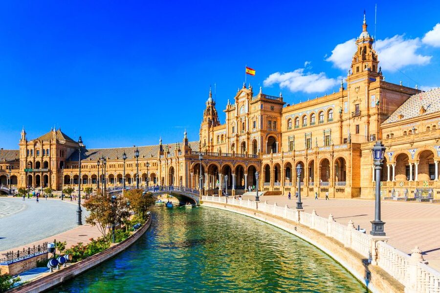 Seville: Authentic and Romantic Horse-Drawn Carriage Ride - Timing, comfort, and the one-minute problem