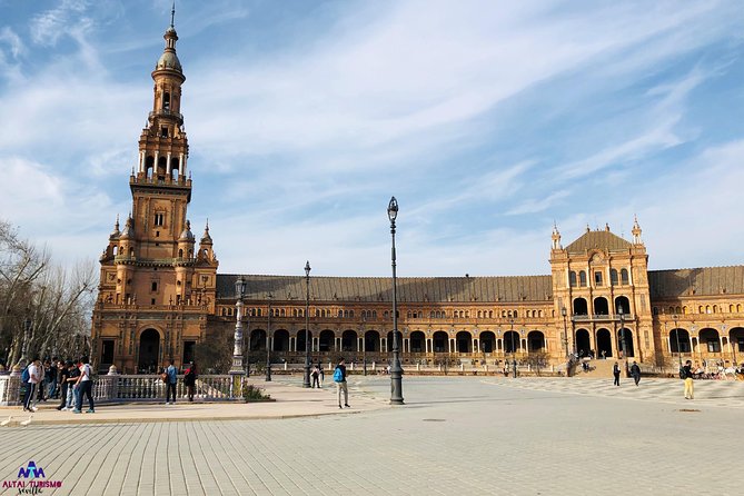 Seville Palaces: Dueñas Palace and Pilate House Tour - Why a private tour changes the pace