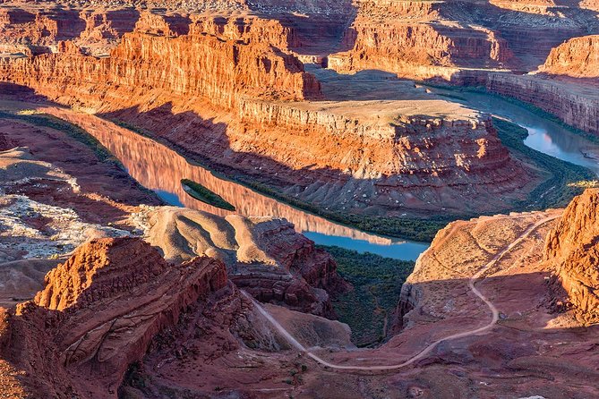 Sunrise photography in Dead Horse Point and Canyonlands National Park - Meeting in Moab at 5:00 a.m.