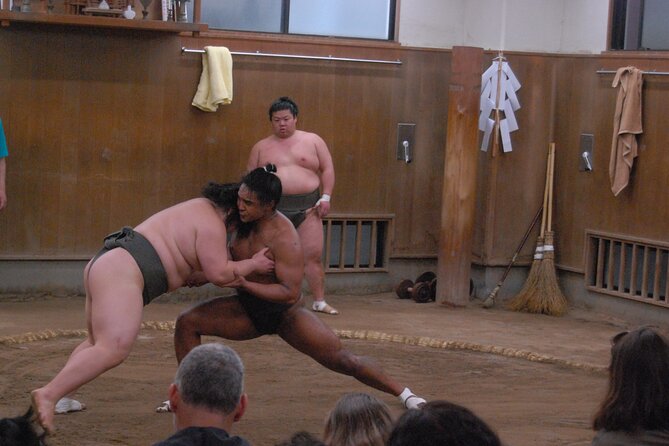 Tokyo: Sumo Morning Practice -Stable Visit Tour with a Guide - Food, drinks, and stable etiquette