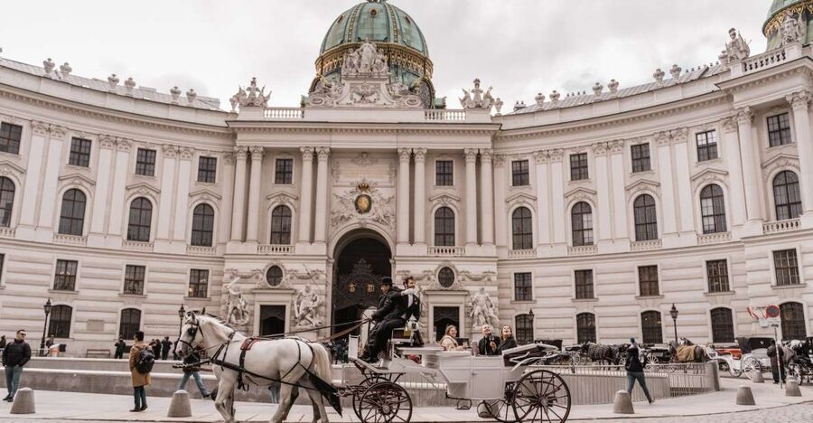 Vienna: Culinary Horse-Drawn Carriage Experience - What the carriage route shows you in 40 minutes